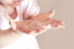 Преимущества и недостатки мытья рук с мылом для рук